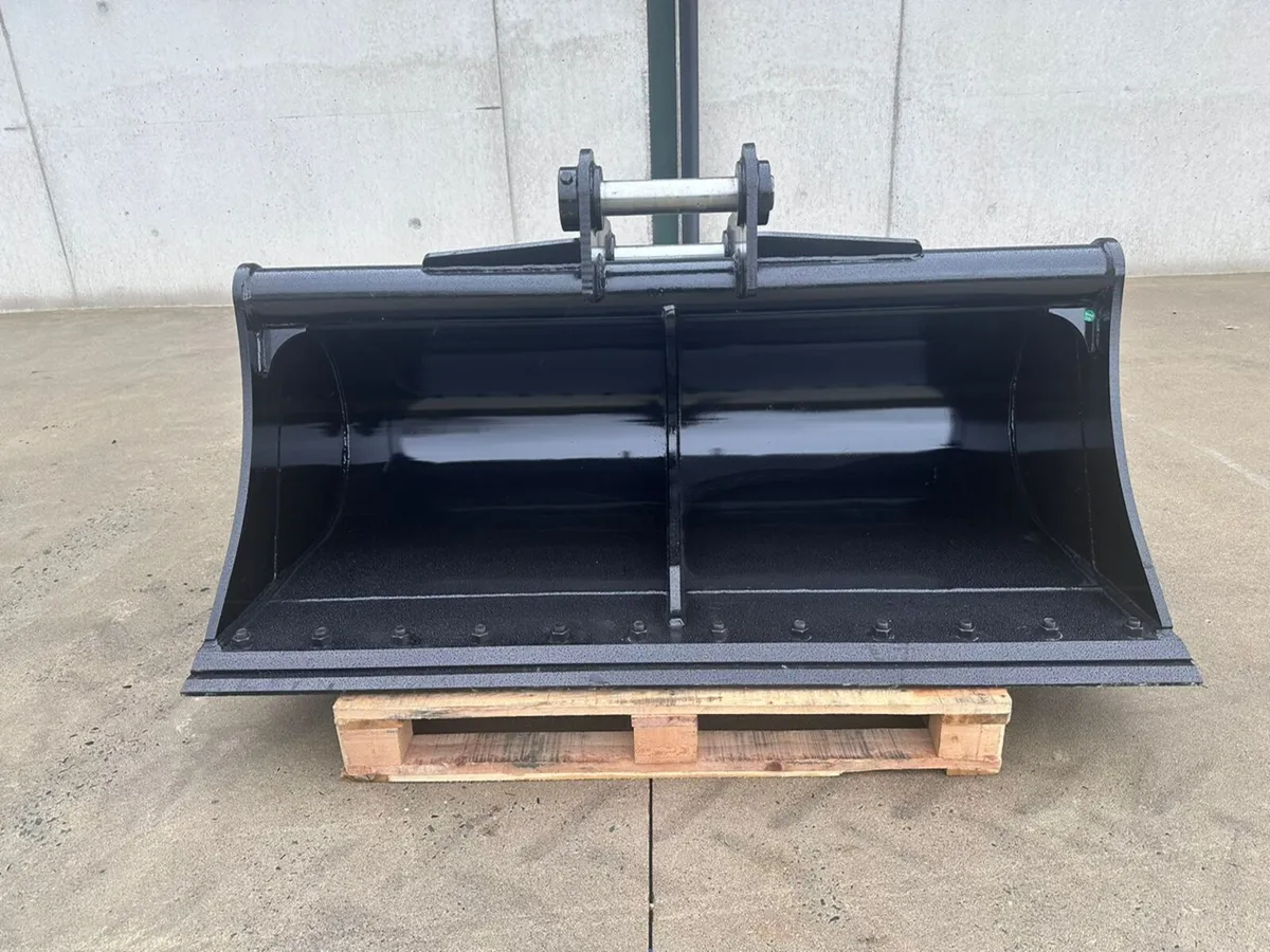 New DCE 13 Ton 72" Grading Bucket, 65mm Pins - Image 2