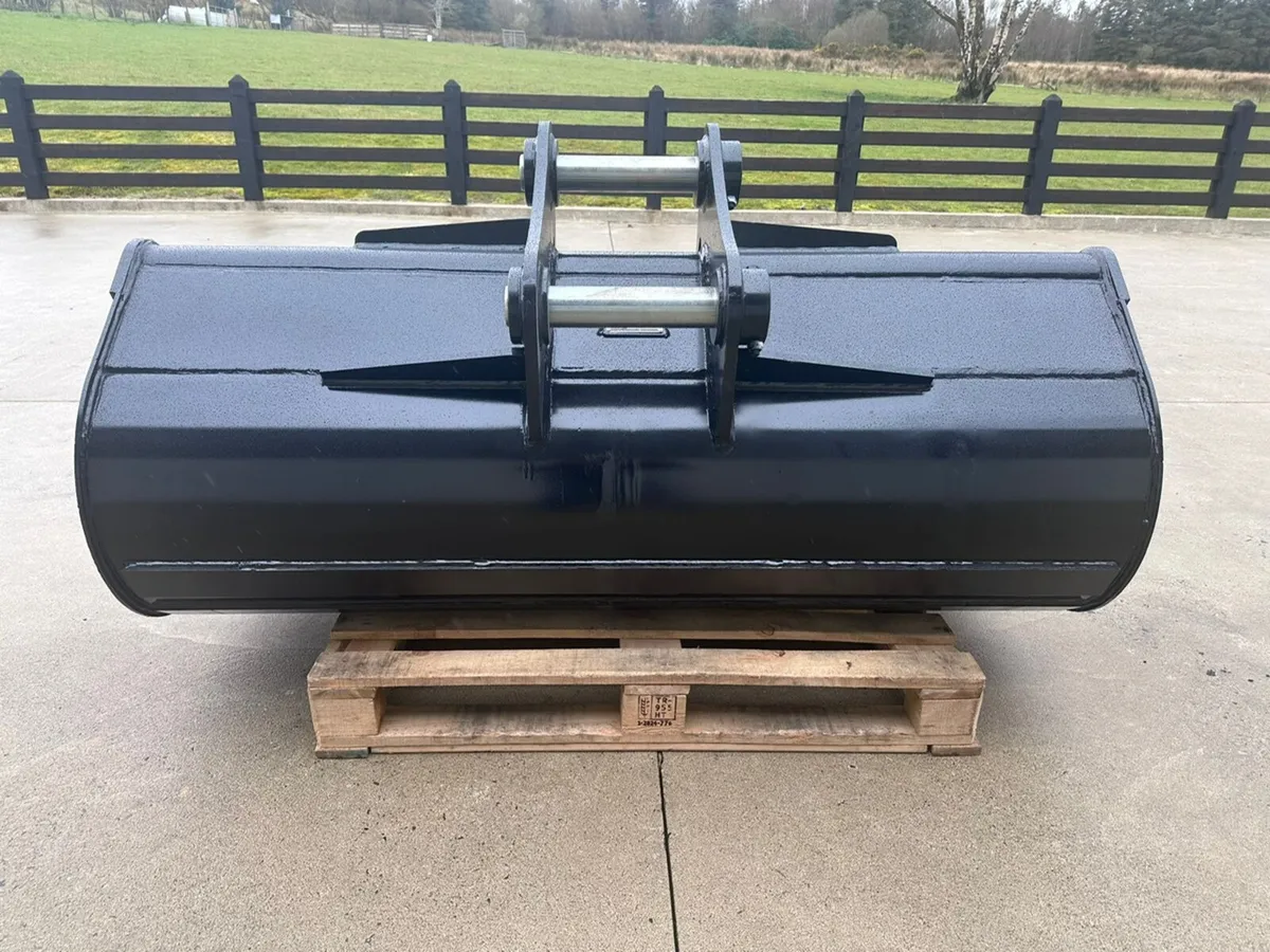 New DCE 13 Ton 72" Grading Bucket, 65mm Pins - Image 4