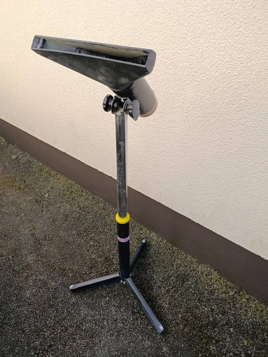 Axminster Dust Extractor Height Adjustable Stand - Image 1