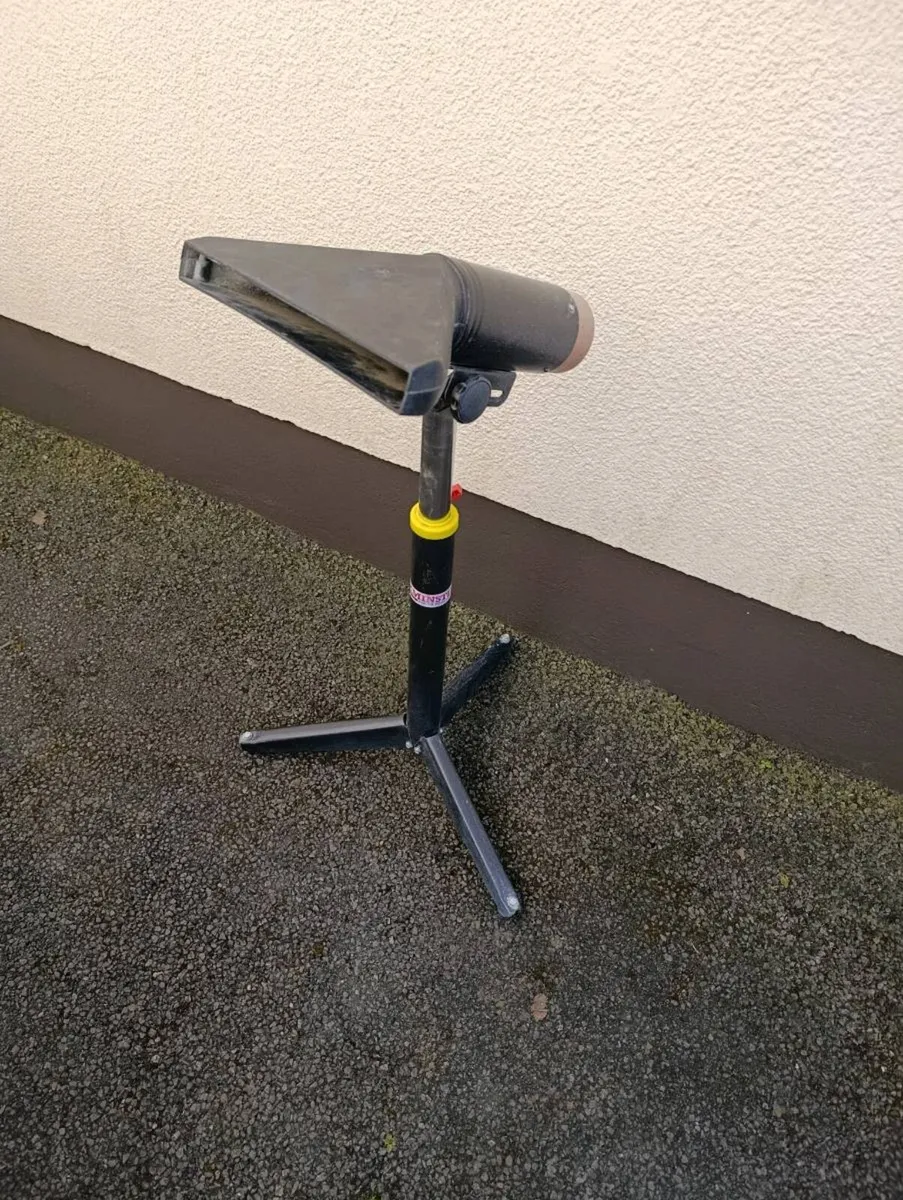 Axminster Dust Extractor Height Adjustable Stand - Image 2