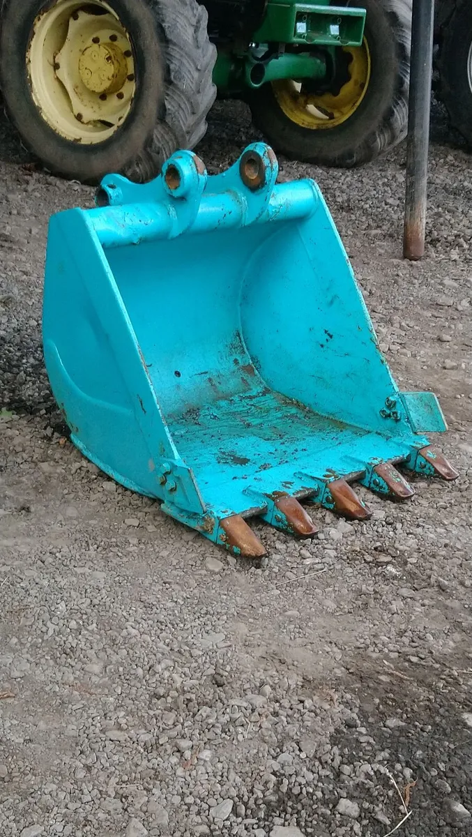 KOBELCO 6 TON DIGGER BUCKET ( 45mm pins ) - Image 3