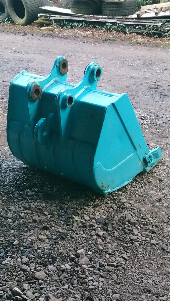 KOBELCO 6 TON DIGGER BUCKET ( 45mm pins ) - Image 4
