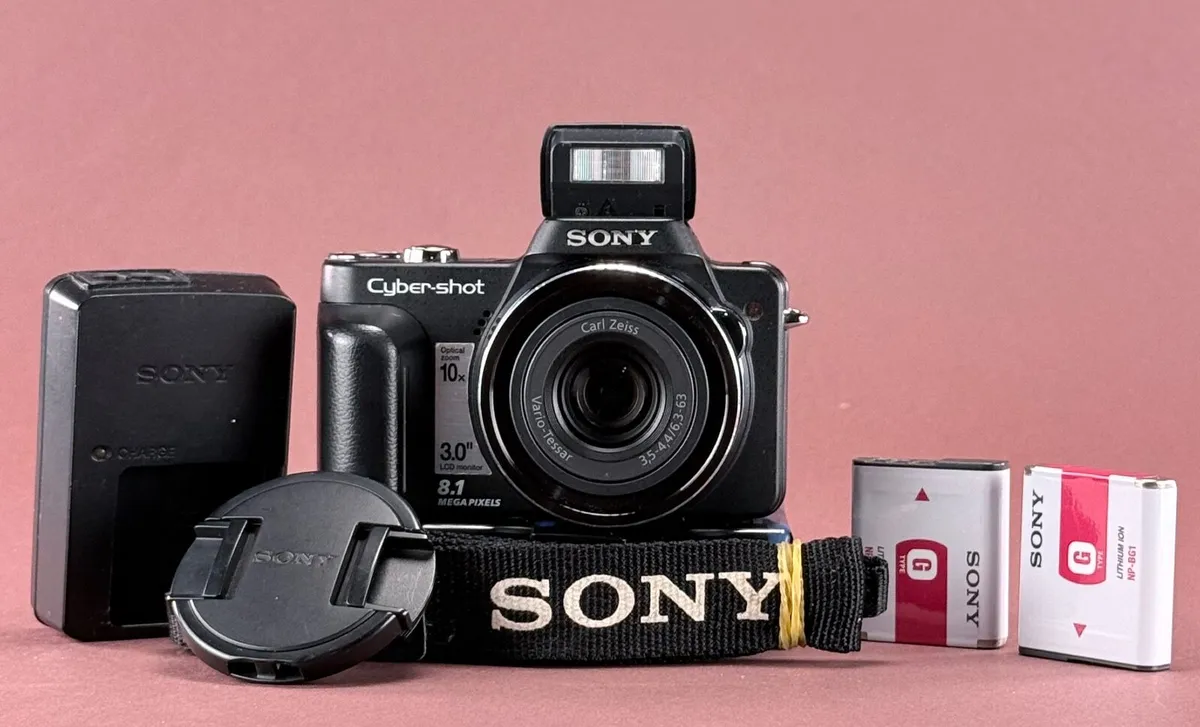 Sony Cyber-shot Dsc-h10 Digital Camera - Image 1