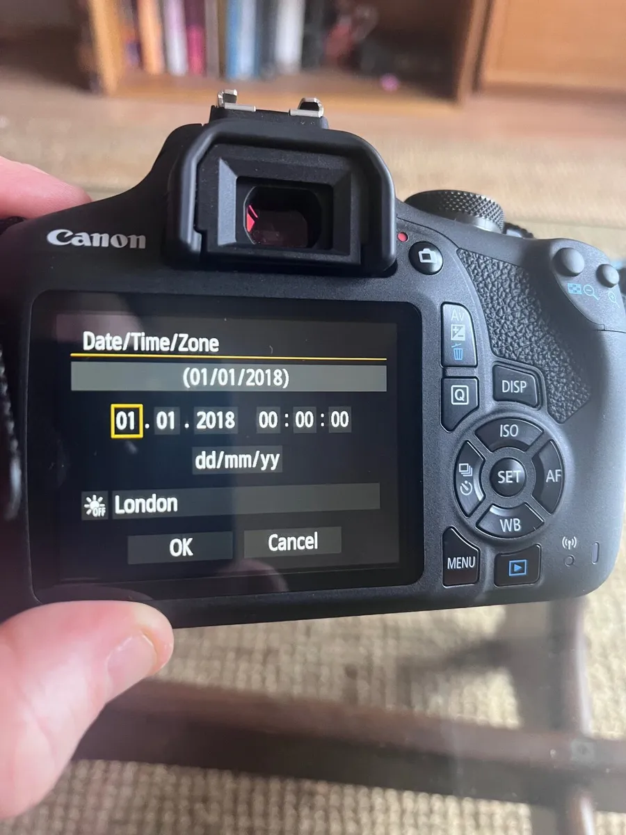 Canon EOS 2000D with the 18–55mm kit - Image 4