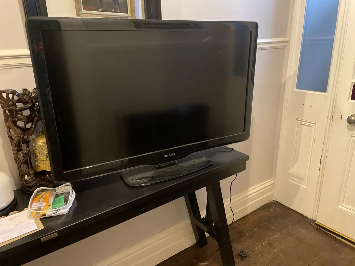 42 inch phillips TV