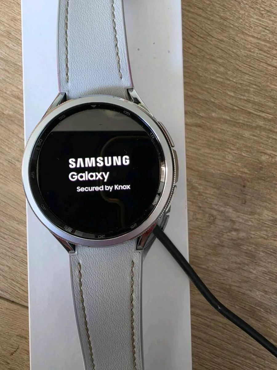 Samsung Galaxy Watch 6 Classic - Image 1