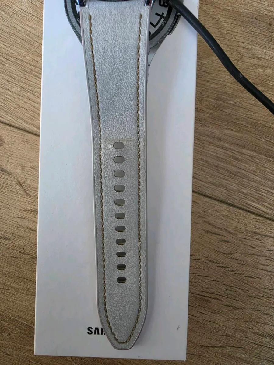 Samsung Galaxy Watch 6 Classic - Image 3