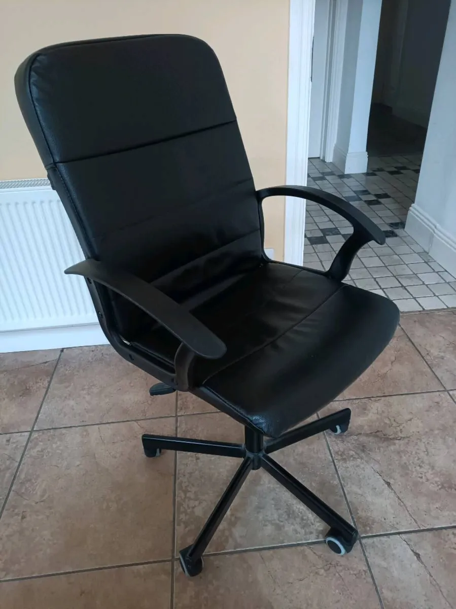 Office chair - Image 1