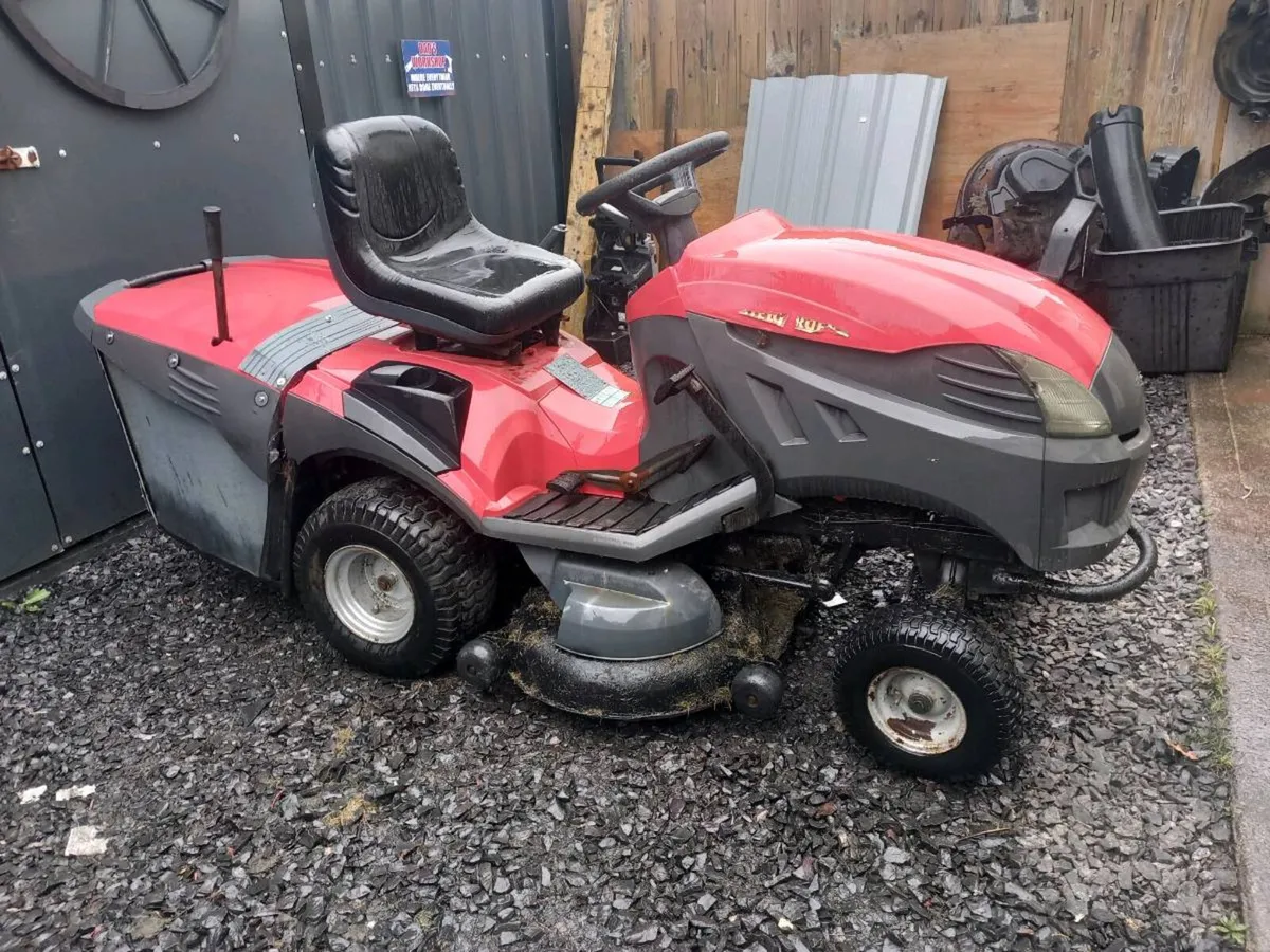 Ride on lawnmower - Image 1