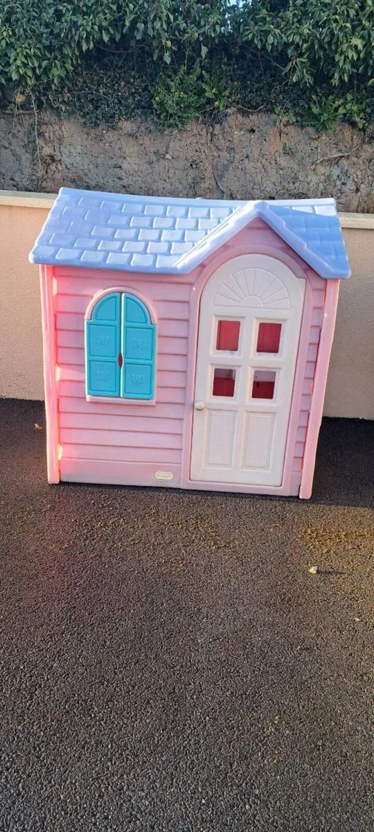 Little times play house - Image 1