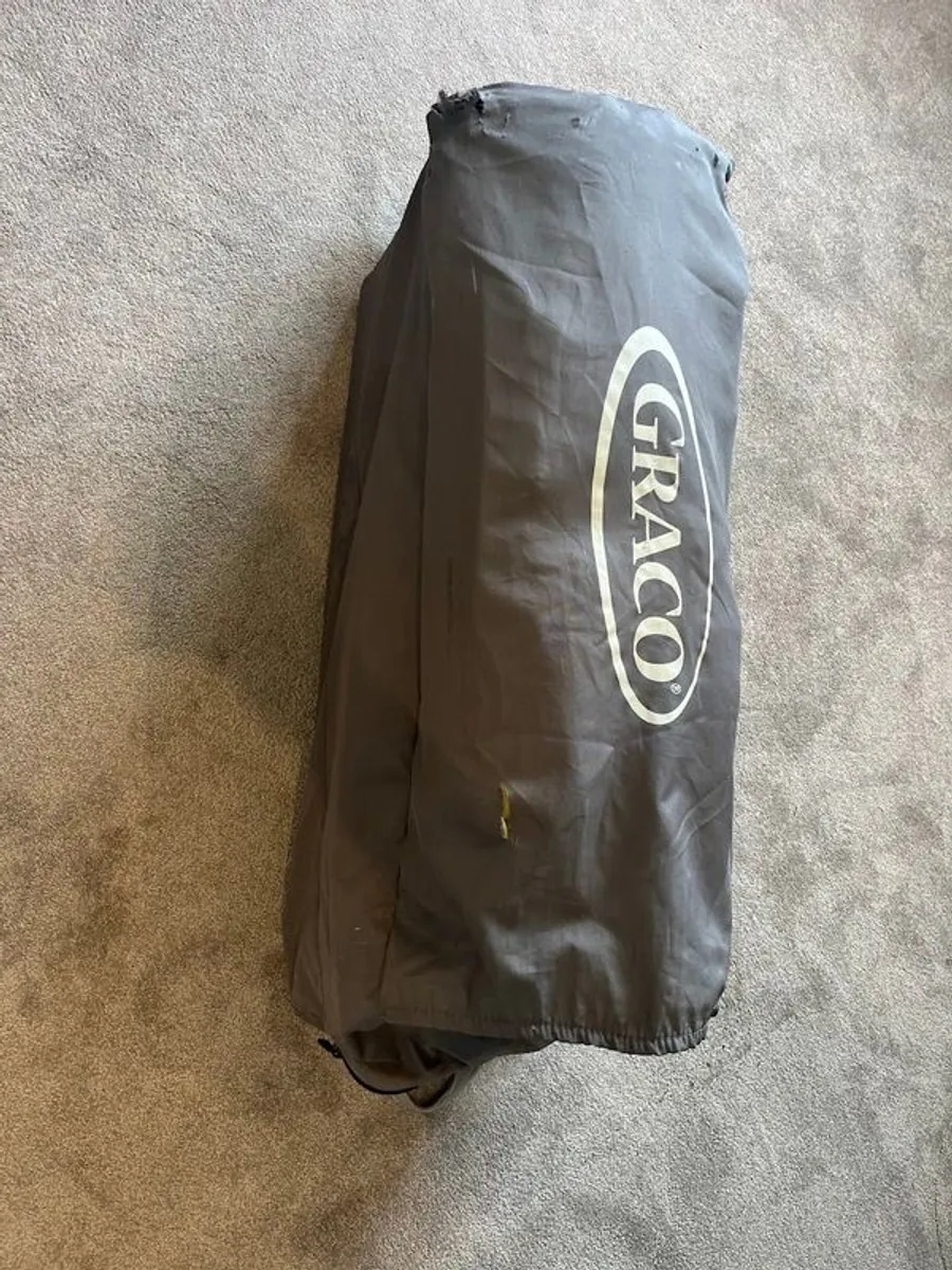 Graco travel cot system - Image 2