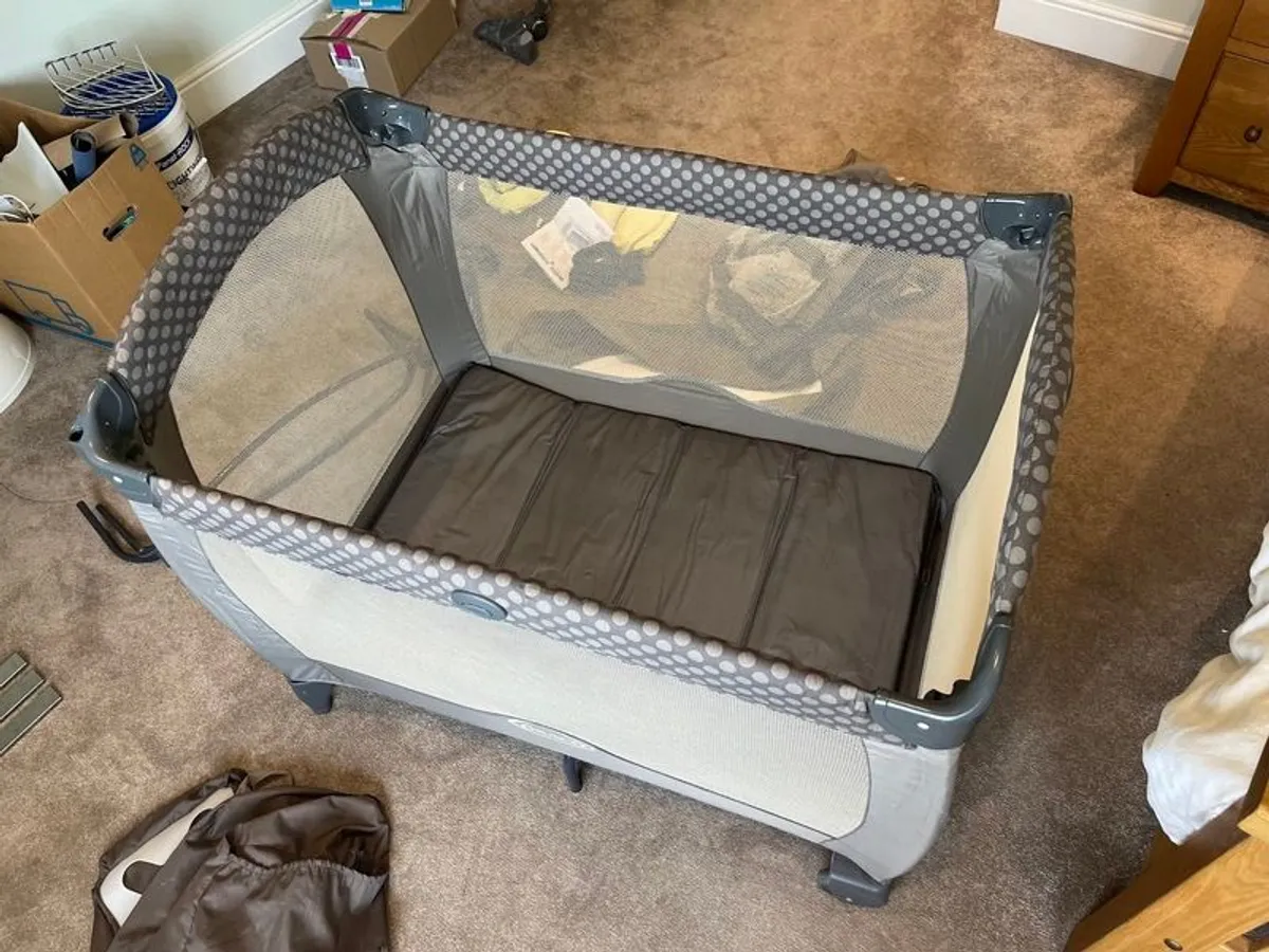 Graco travel cot system - Image 3