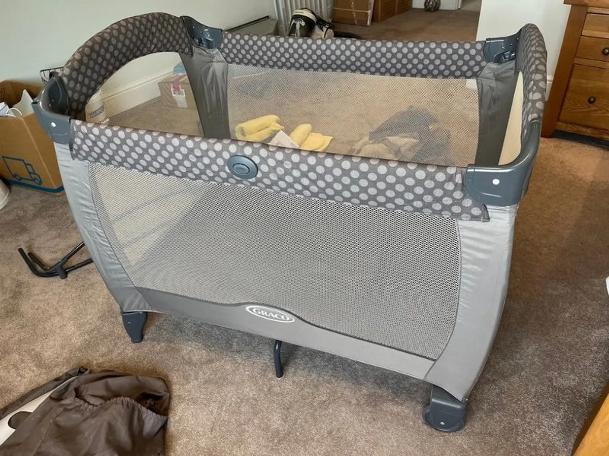 Graco travel cot system - Image 1