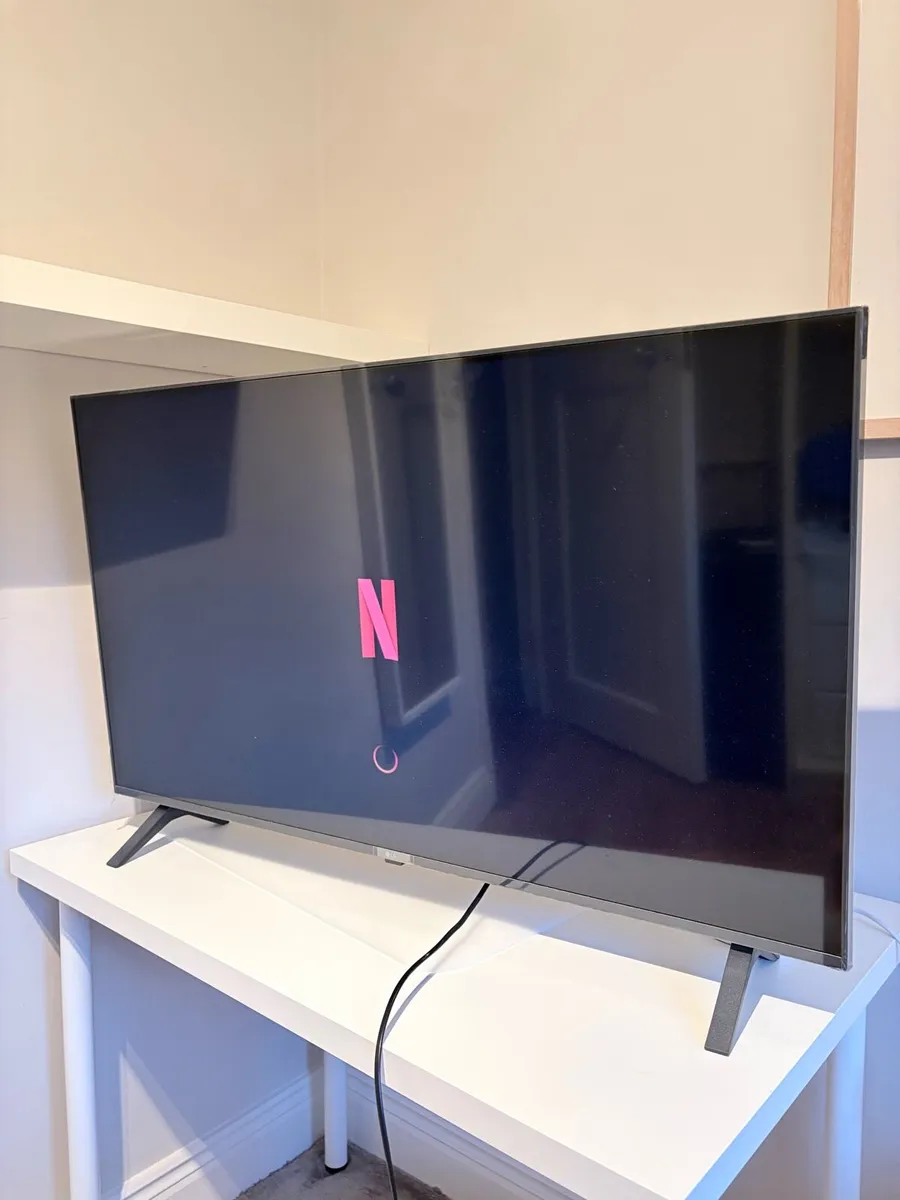 Like New - LG 43 INCH UR78 SMART 4K LED TV - Image 3