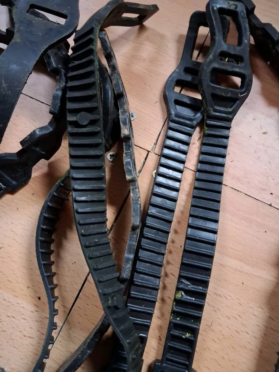 Rubber tree straps - Image 1