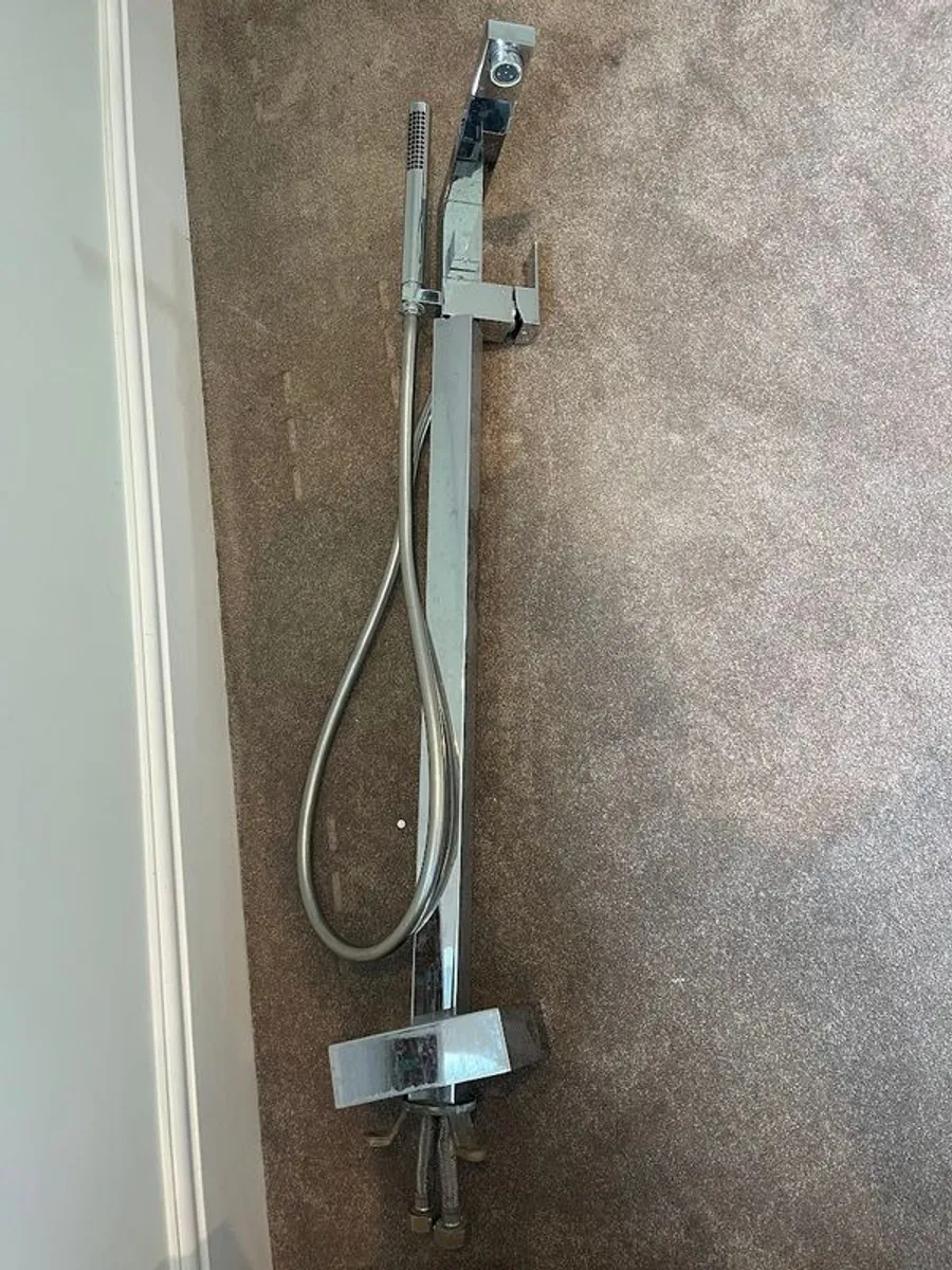 Free-standing bath tap - Image 1