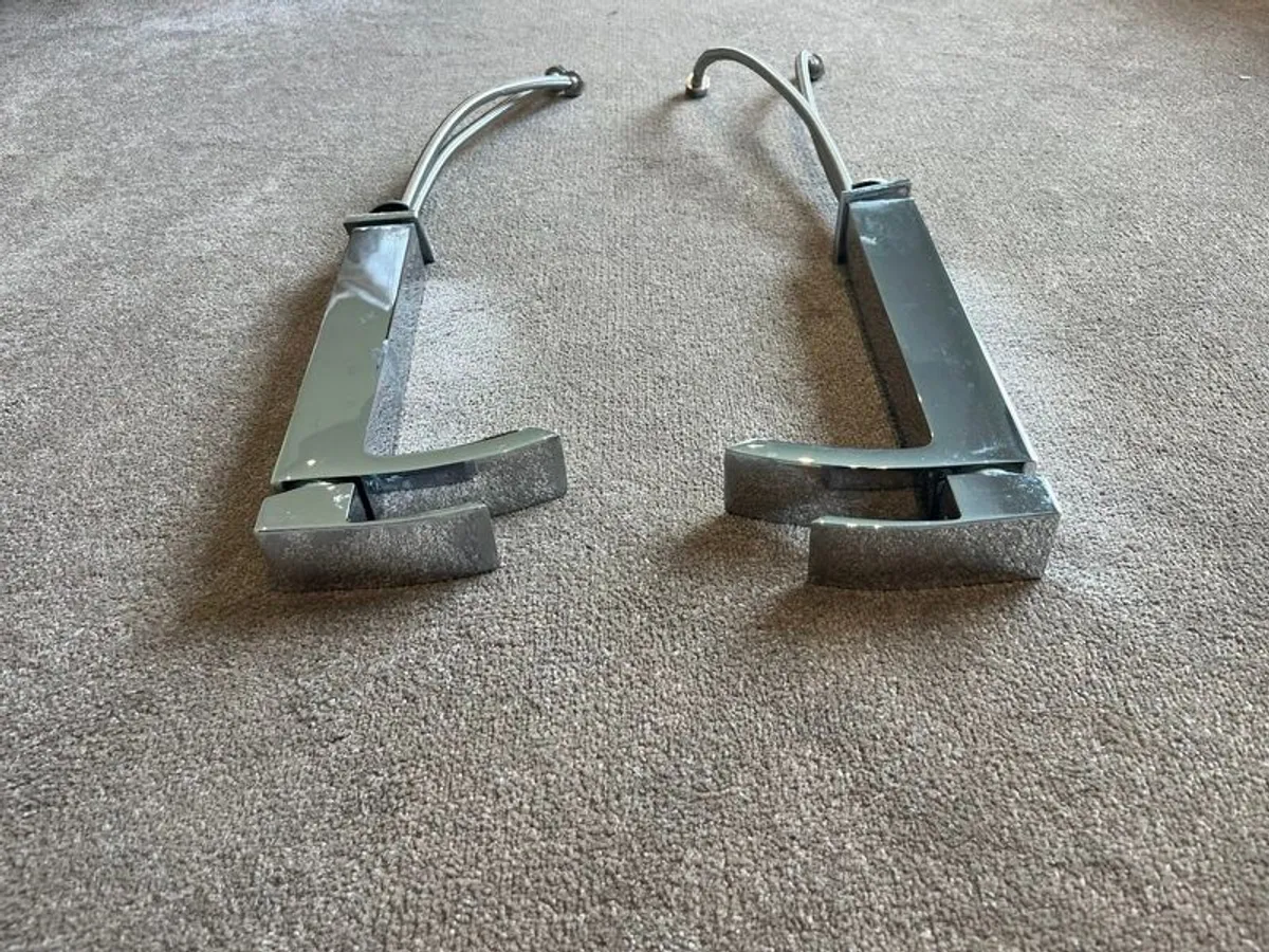 Pair of sink mixer taps - Image 1
