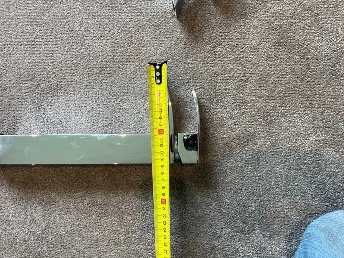 Pair of sink mixer taps - Image 2