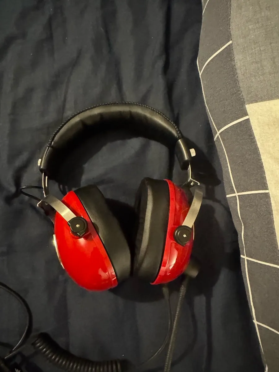 Headset - Image 1