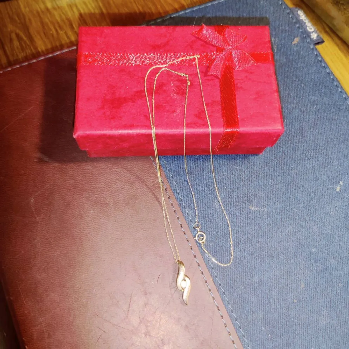 RARE, CELTIC TWIRL, 9CT White Gold 18"New Necklace - Image 2