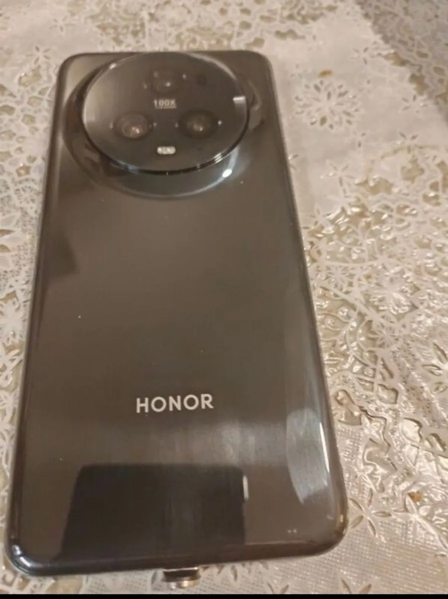 Honor Magic 5 Pro. 12gb ram +7 - Image 2