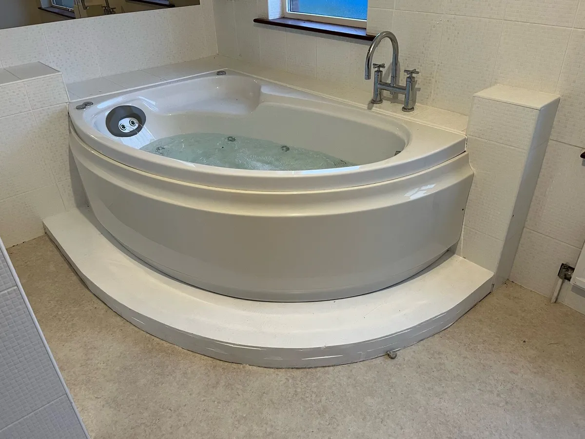 Jacuzzi Corner Bath - Image 1