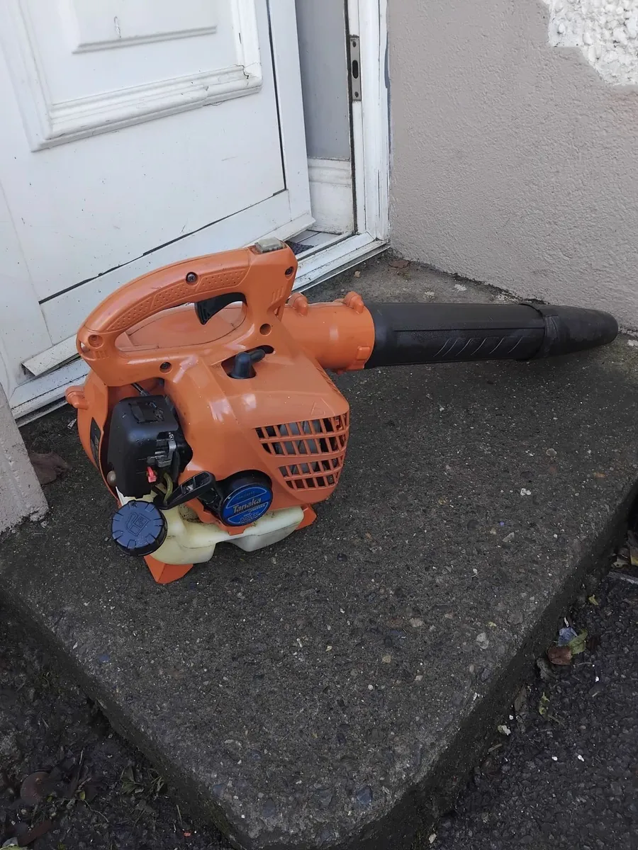 2017 tanaka TRB 24EAP leaf blower read add - Image 1