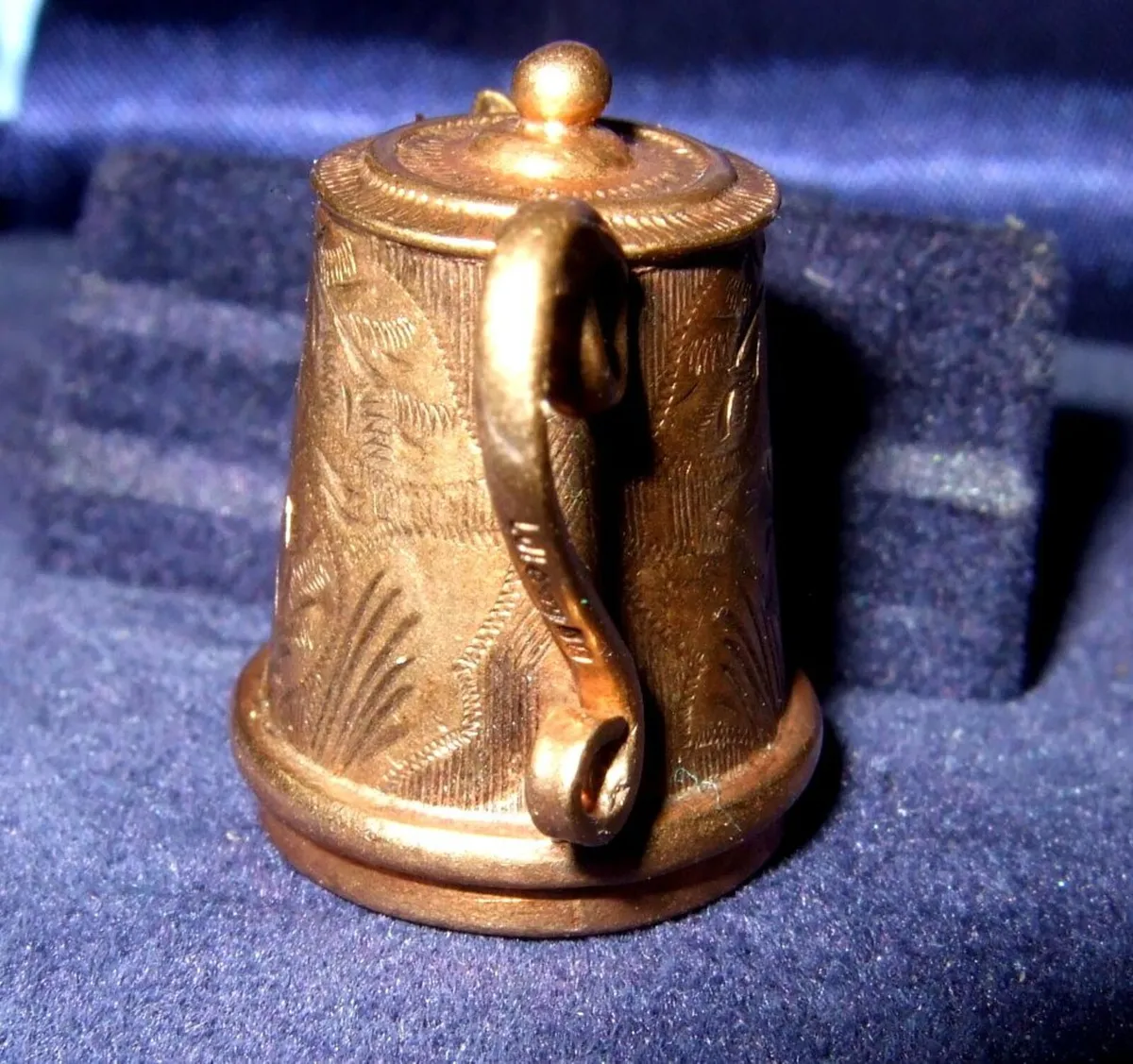 Vintage 9ct Gold 'Coffee Pot' Bracelet  Charm - Image 3