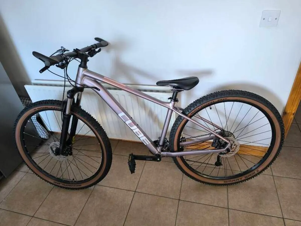 cube access Pro Woman bicycle - Image 1