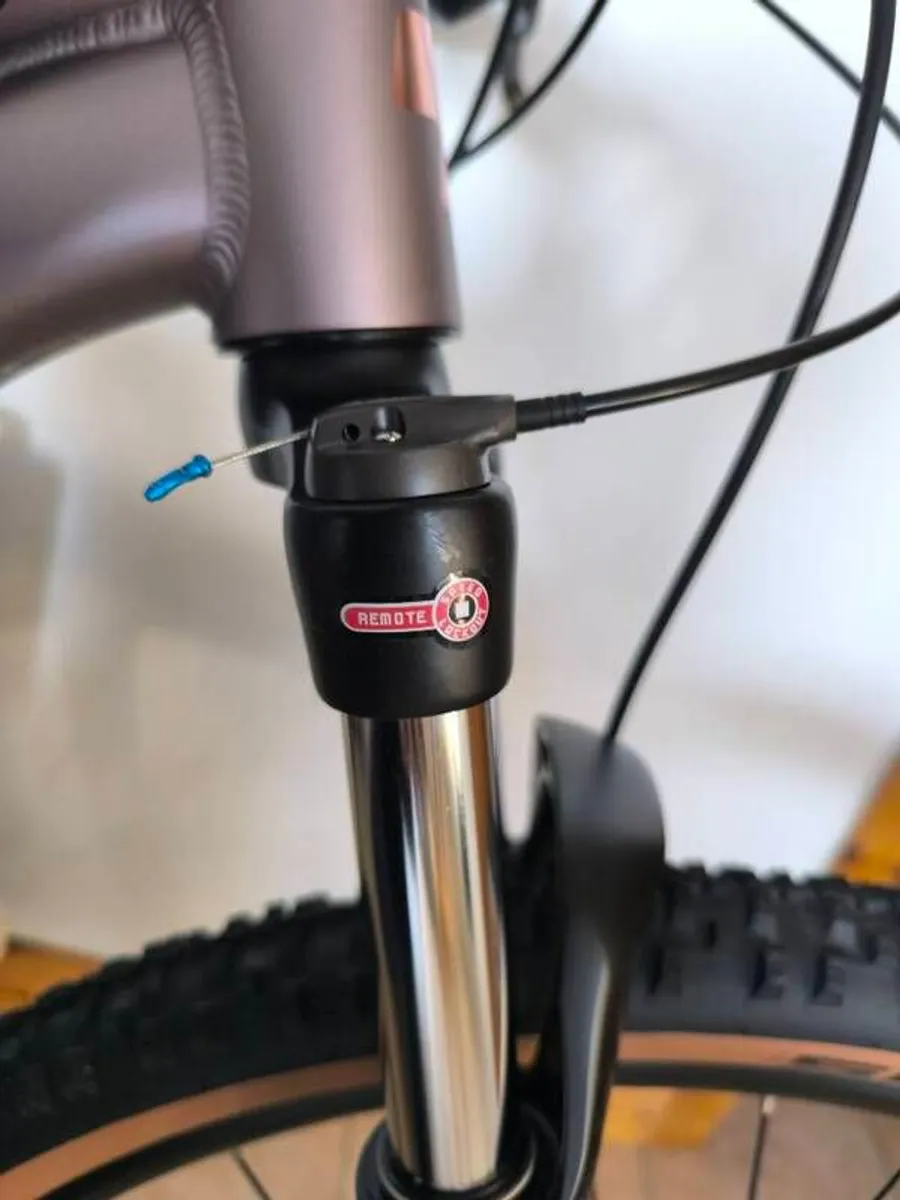 cube access Pro Woman bicycle - Image 3