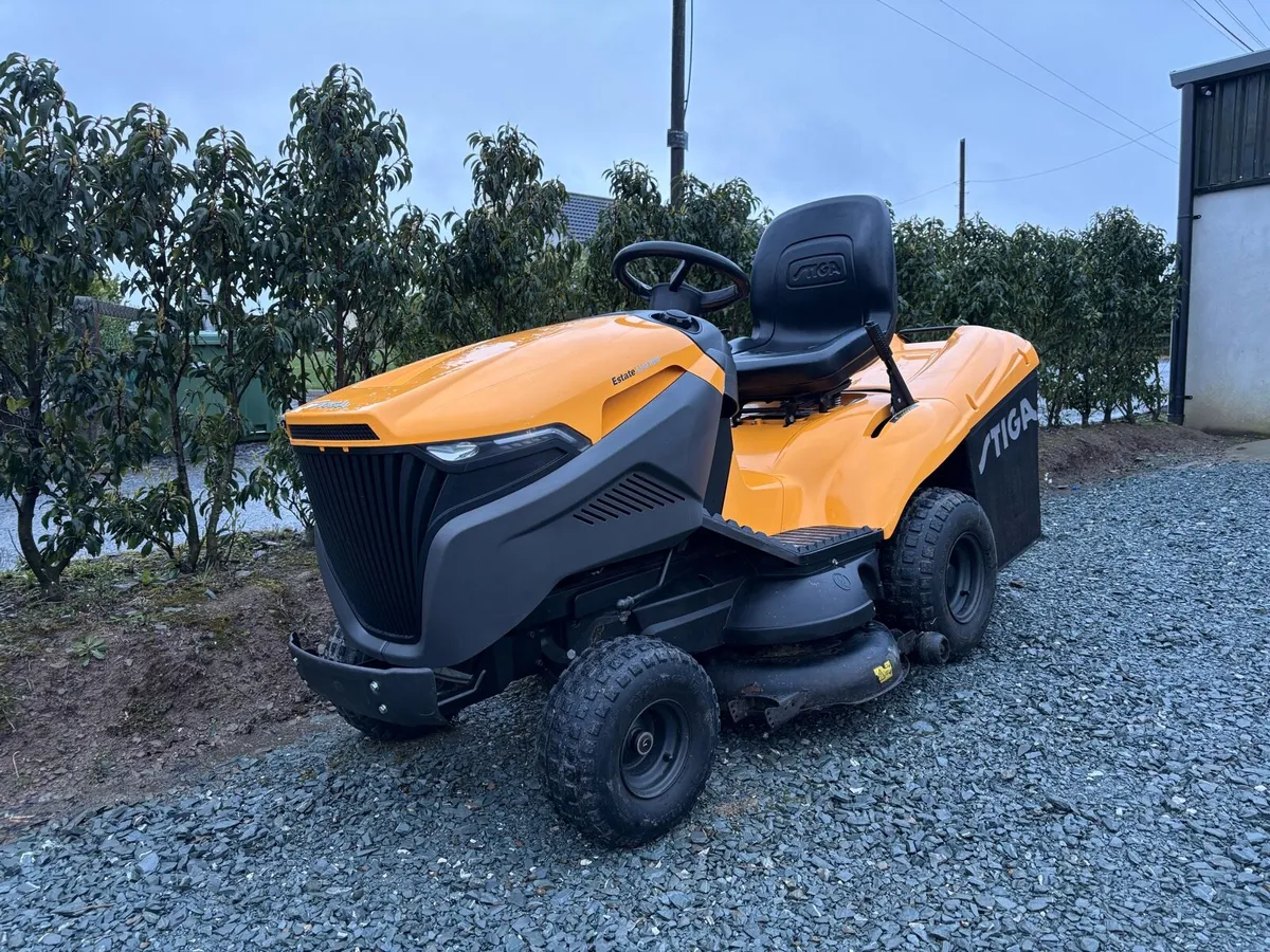 Stiga 40” 6102 HW2 Ride On Lawnmower - Image 1