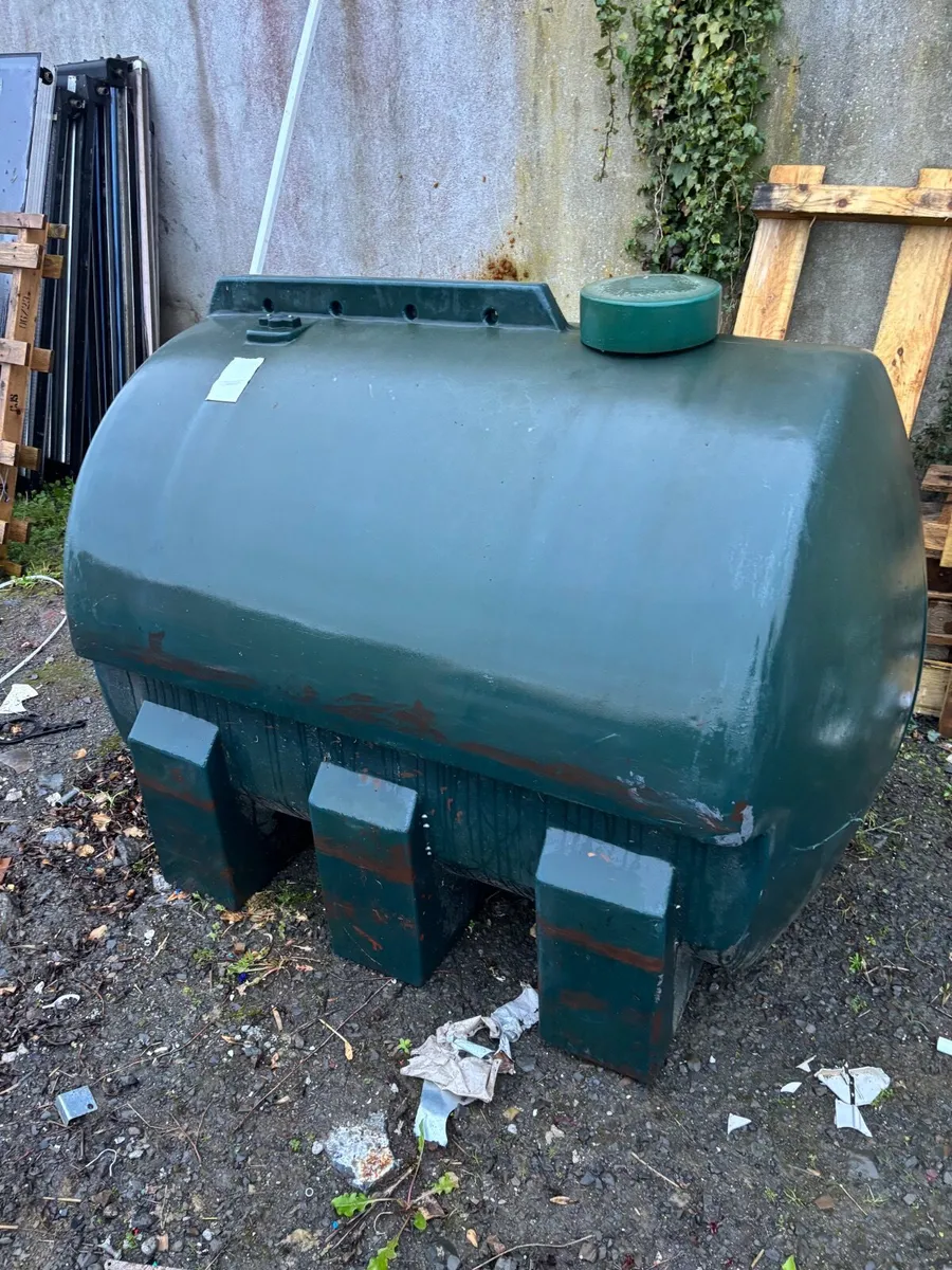Oil tank - Image 1
