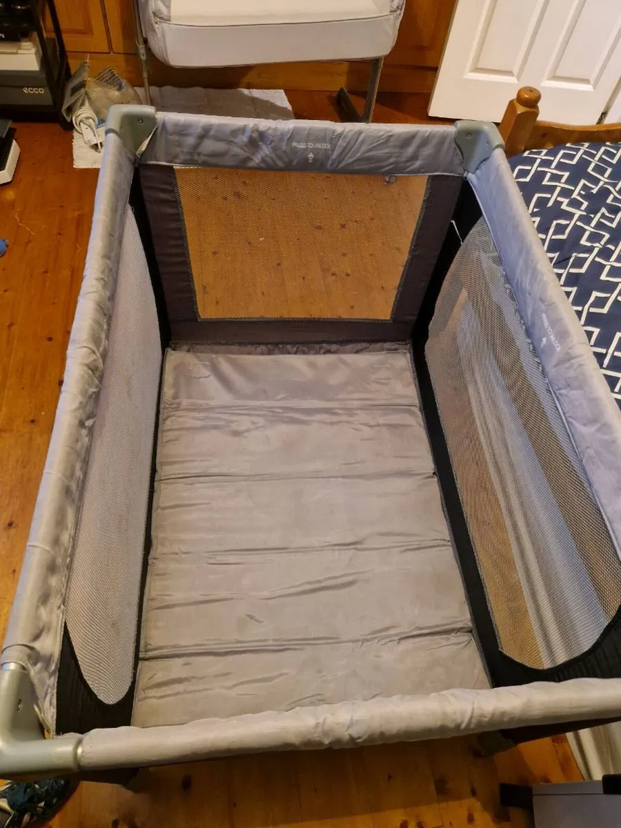 Travel Cot - Image 3