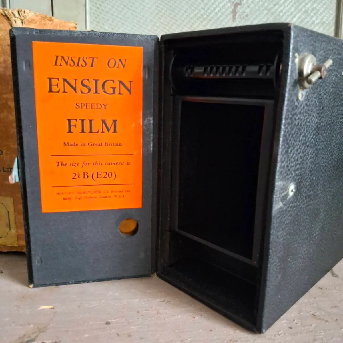 1930s JB Ensign Box Camera - Image 2