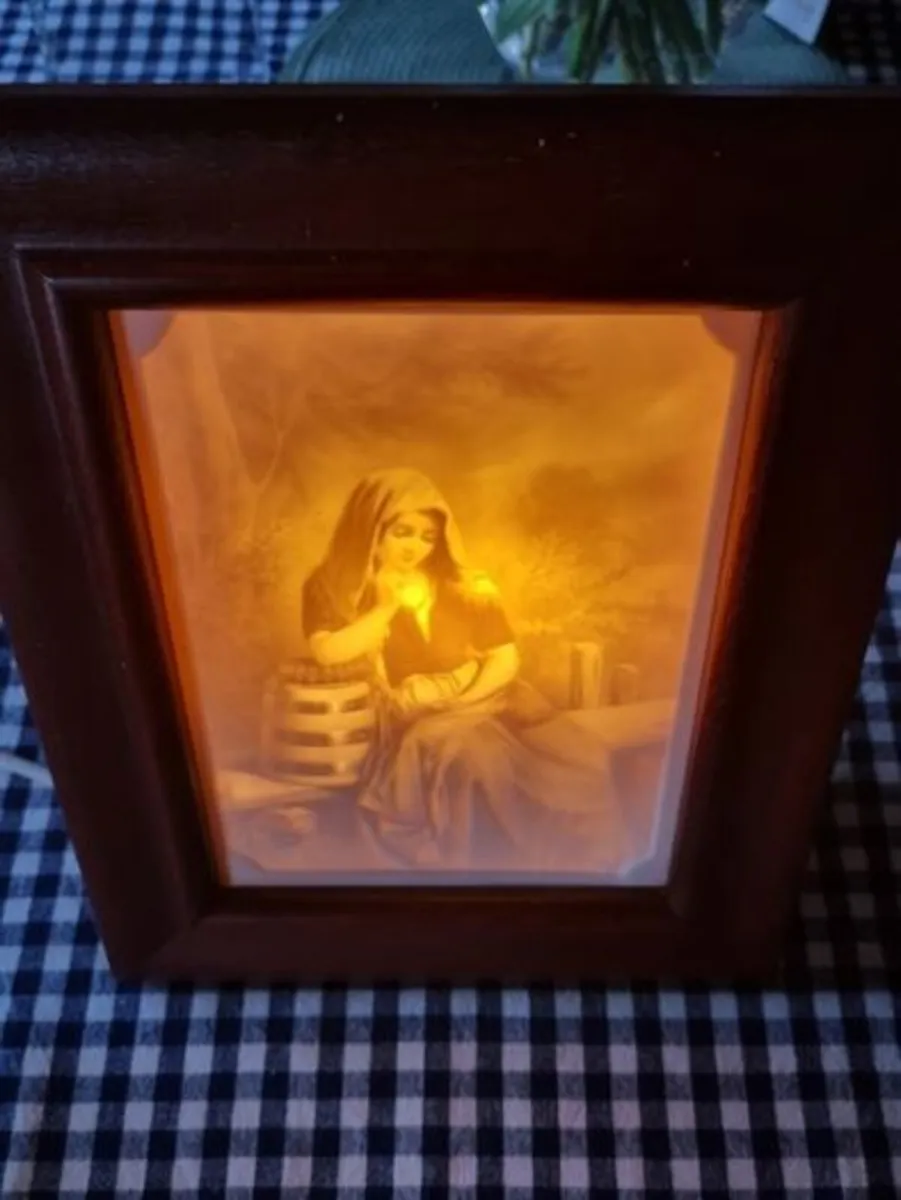 Belleek backlit picture - Image 1