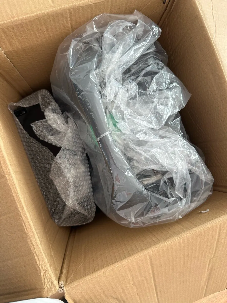 Cirrus I-Size Car Seat & ISOFIX Base - Image 2