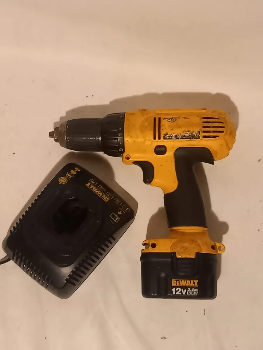 DeWalt Cordless Drill Set - Image 2