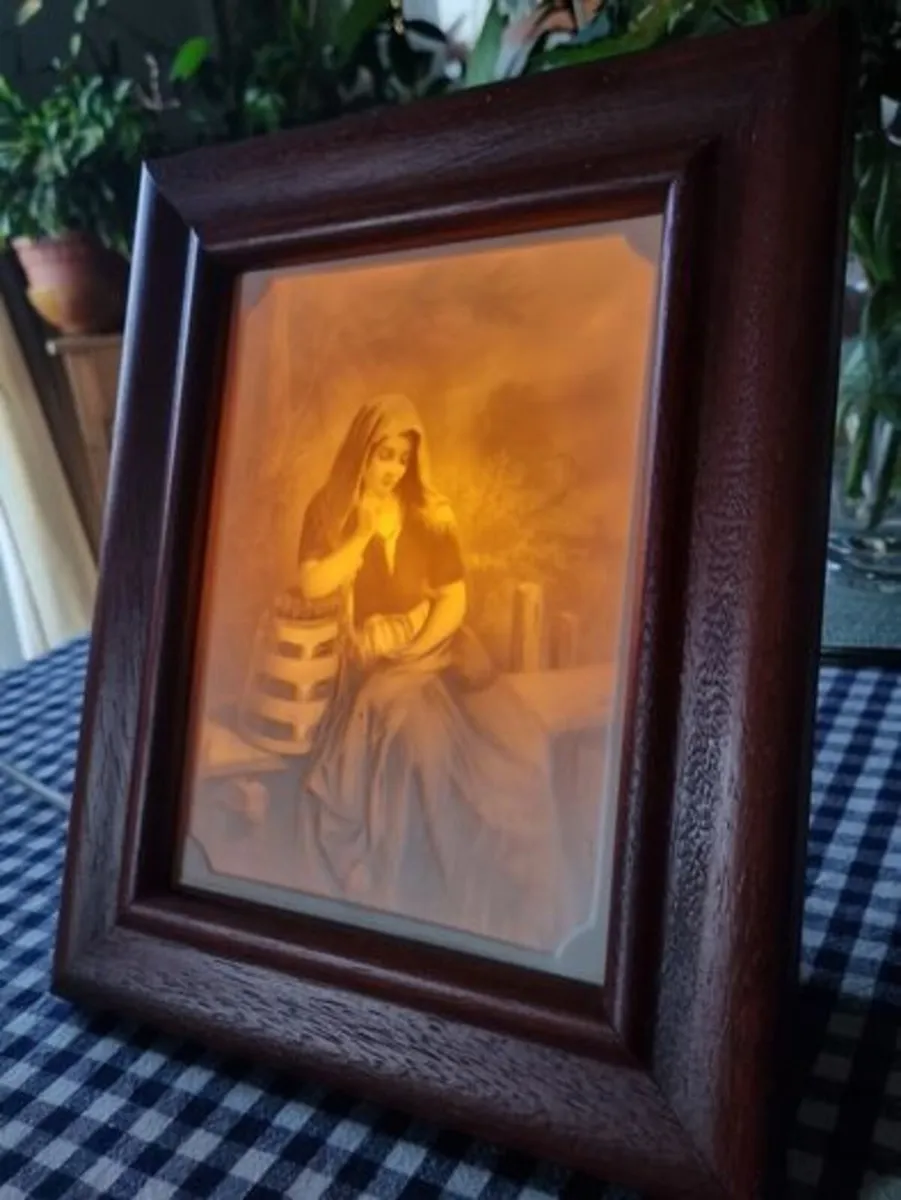 Belleek backlit picture - Image 4