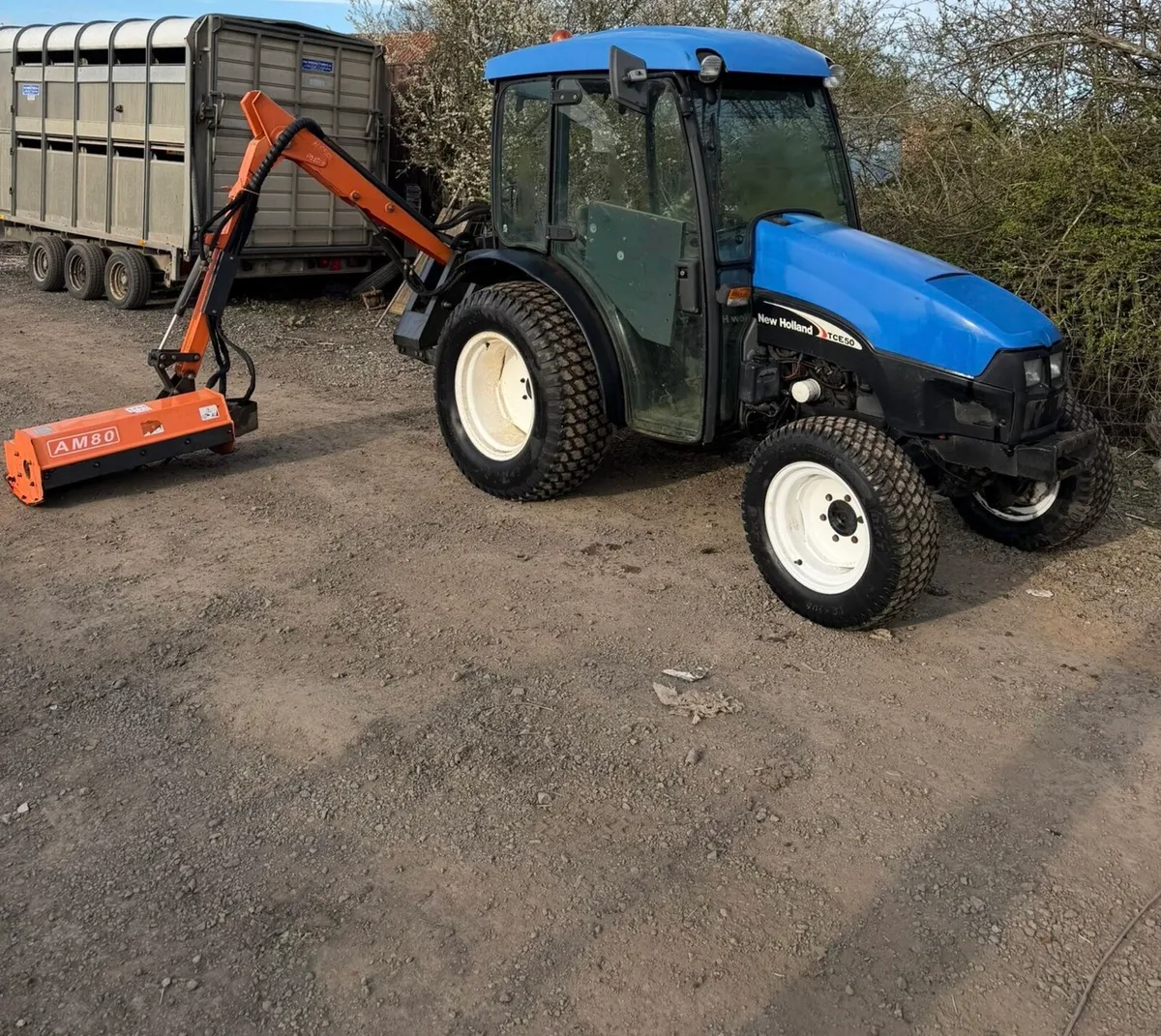 New Holland TCE50 4Wd Compact Tractor. Hedgecutter - Image 2