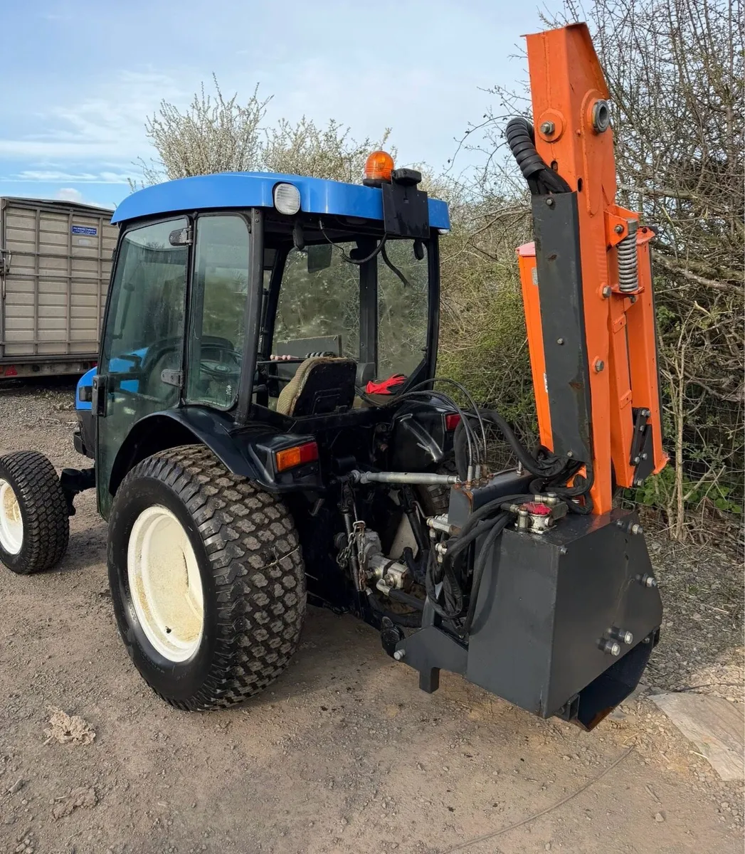 New Holland TCE50 4Wd Compact Tractor. Hedgecutter - Image 3