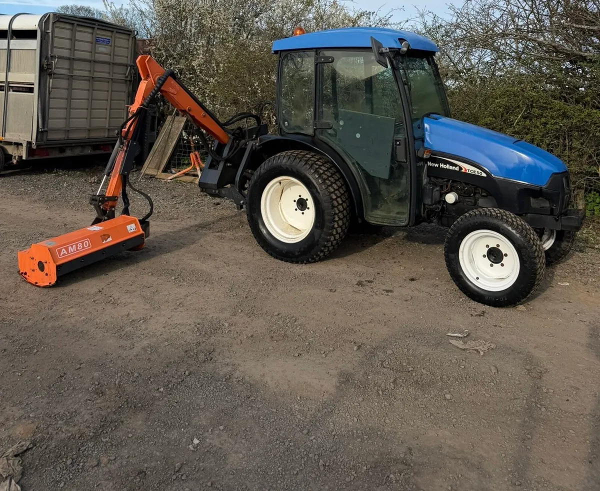 New Holland TCE50 4Wd Compact Tractor. Hedgecutter - Image 4