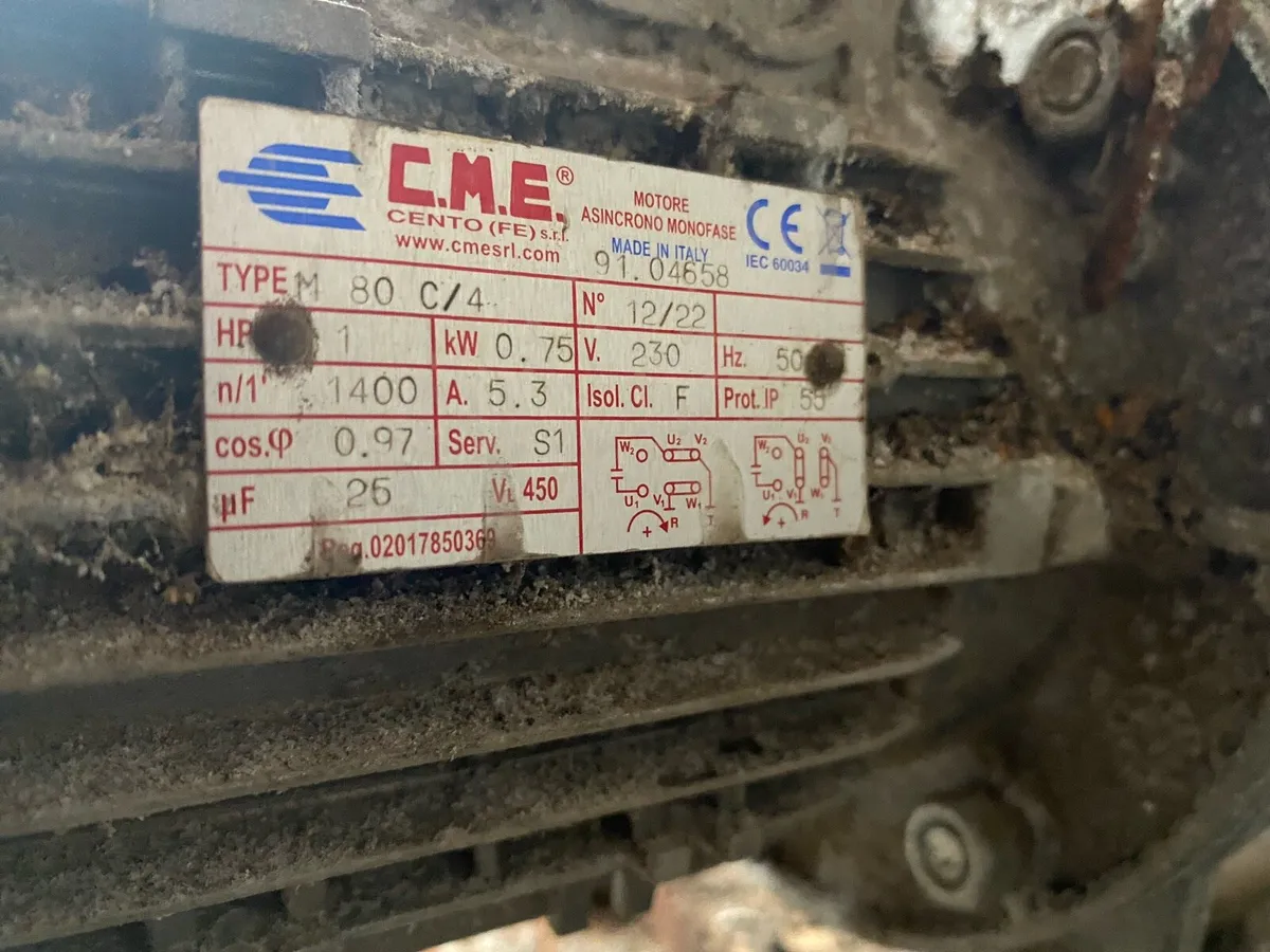 8 tonne meal bin, complete with auger system - Image 2