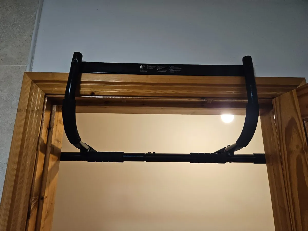doorway pull-up bar - Image 1
