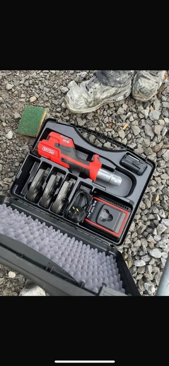 Rigid pex crimper