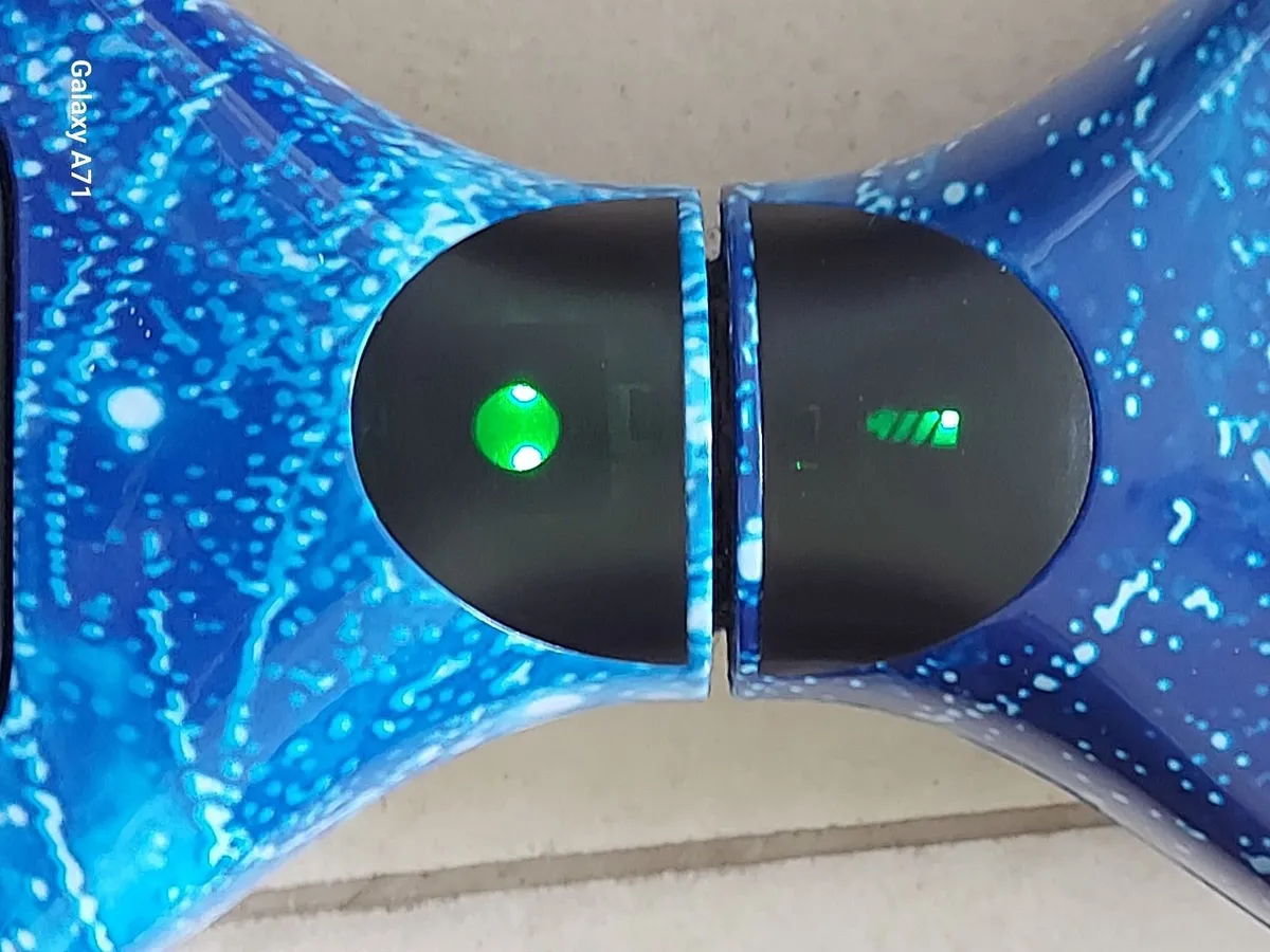 Hoverboard, No charger, Has some charge, powers on - Image 3