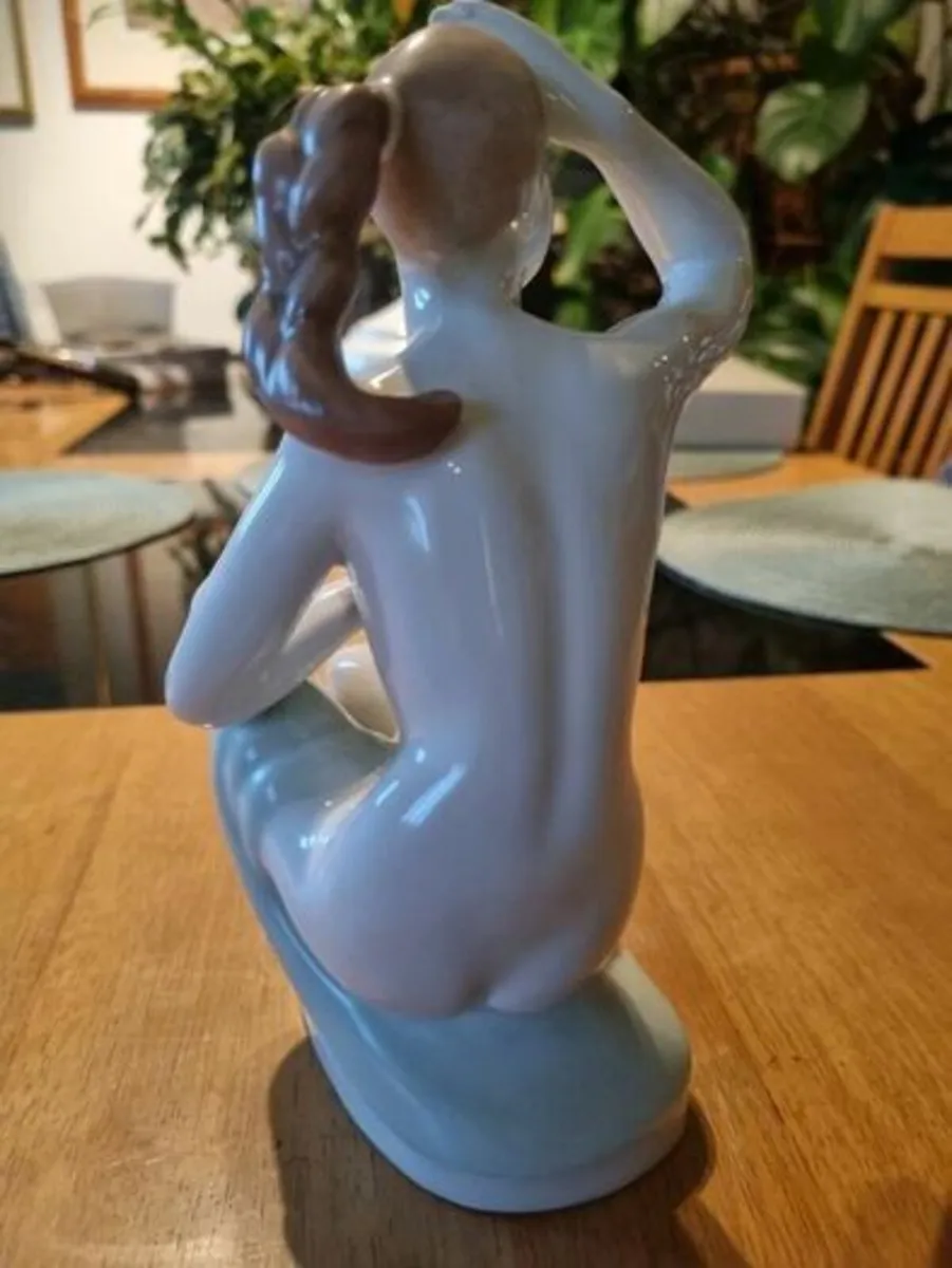 Vintage Budapest Aquincum porcelain figurine - Image 4