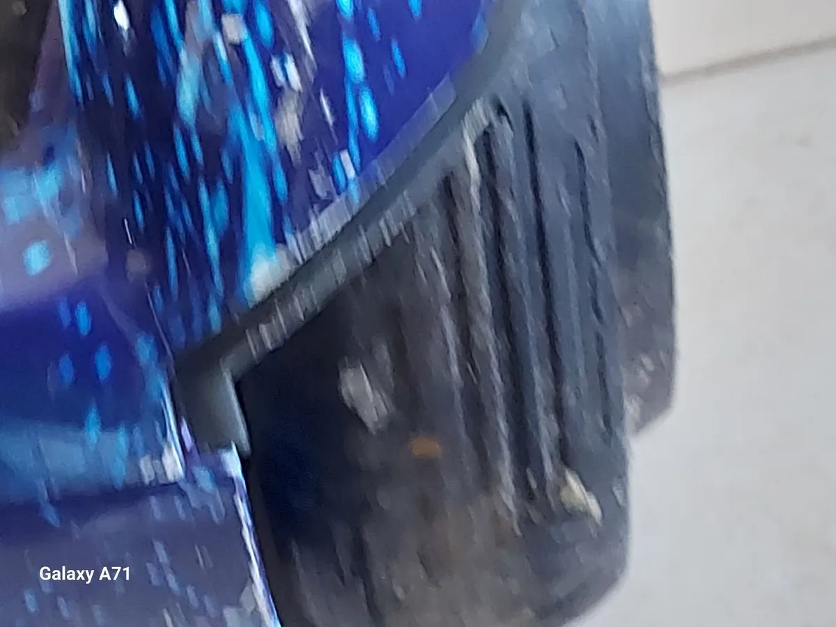 Hoverboard with Bluetooth, has charge on it, - Image 2