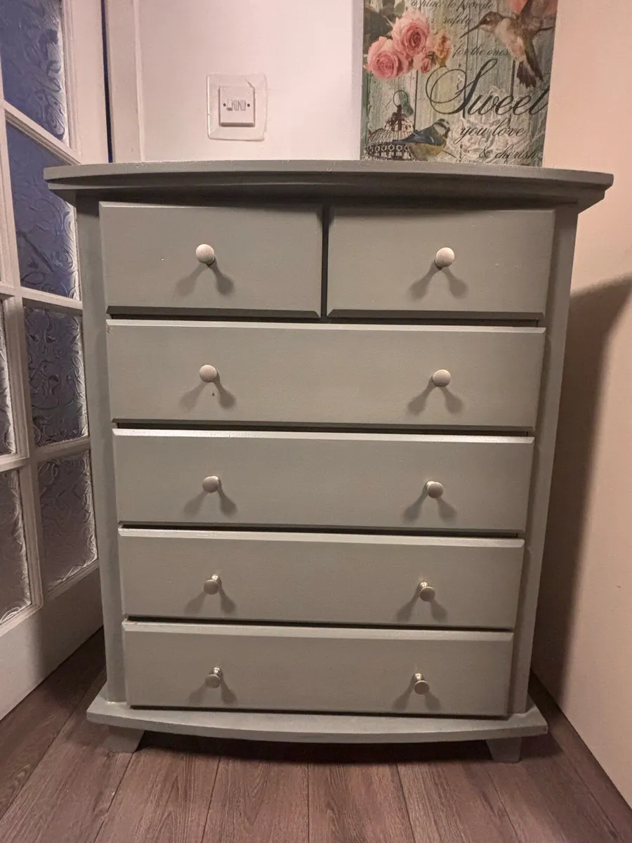 Chest of drawers