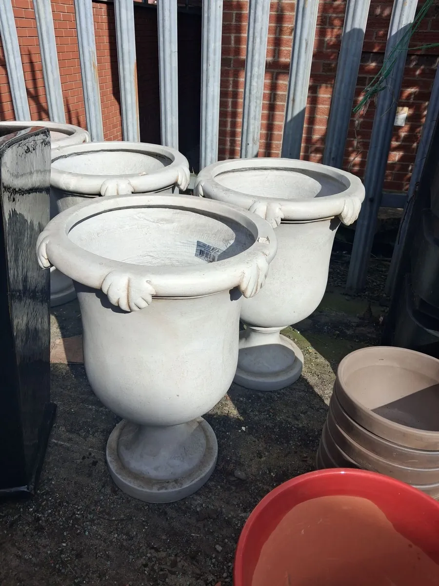 Job lot large ceramic terracotta pots - Image 2