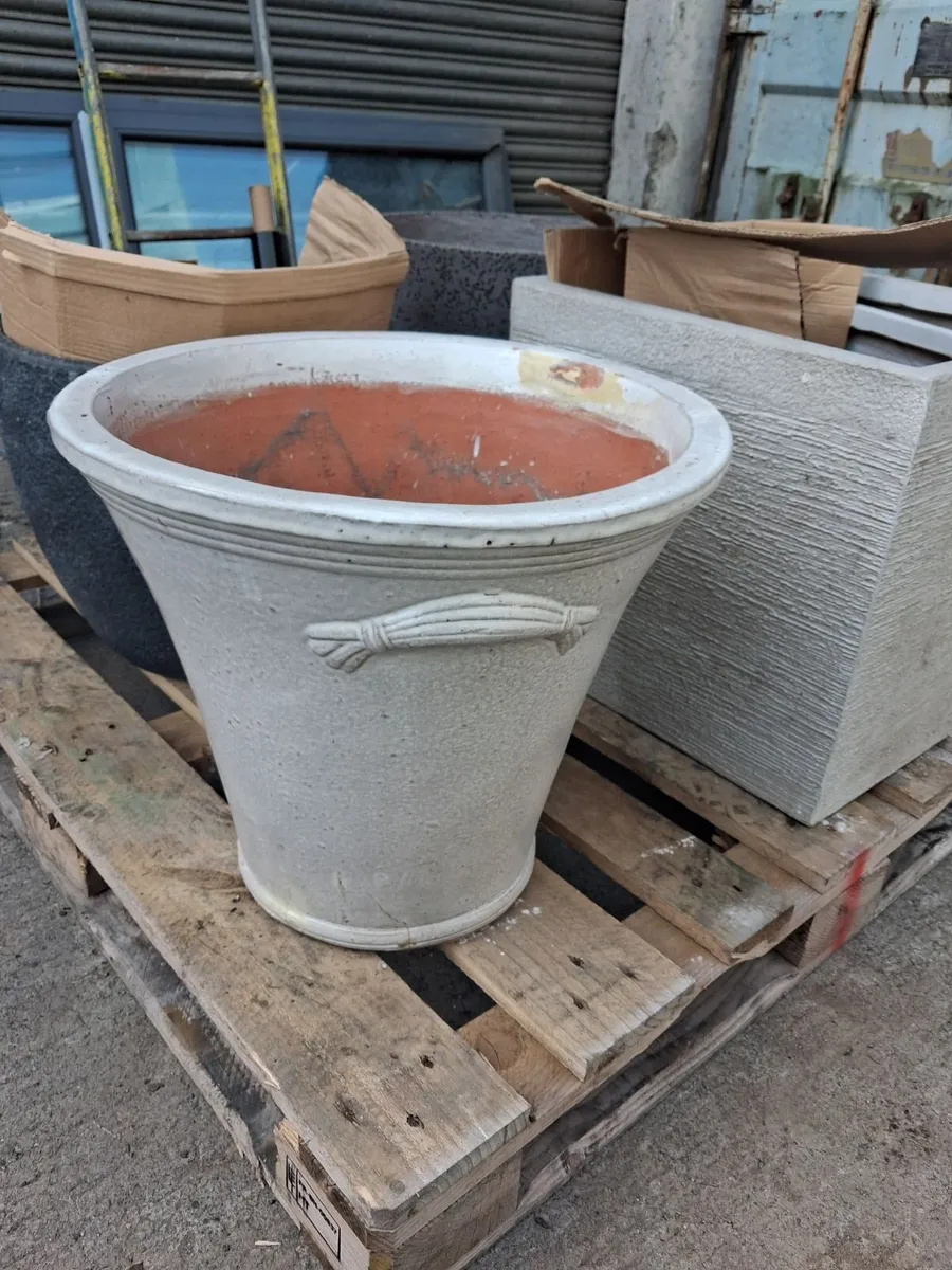 Job lot large ceramic terracotta pots - Image 4
